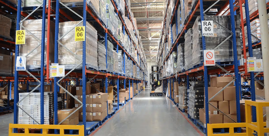 warehouse pallet racking - wide aisle