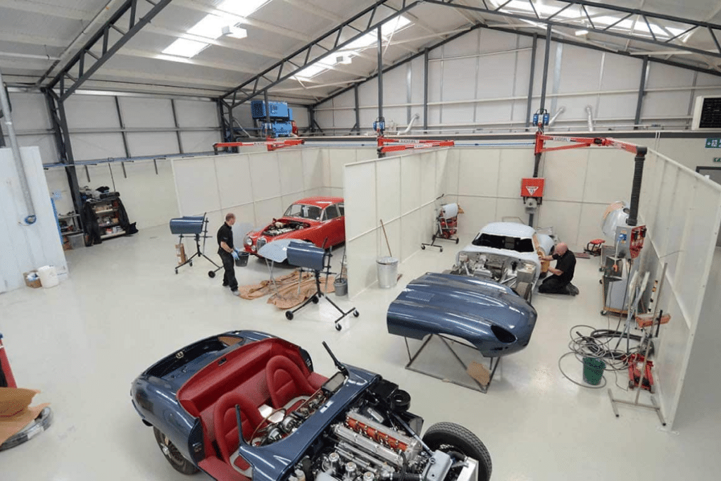 factory-partitioning-wall-systems Factory partition walls installed in a warehouse by Teepee Materials Handling