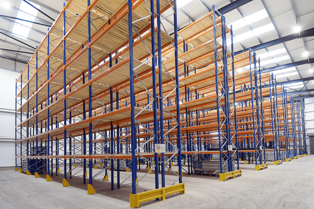 uk-heavy-duty-warehouse-pallet-racking Heavy duty warehouse racking supplied by Teepee Materials Handling