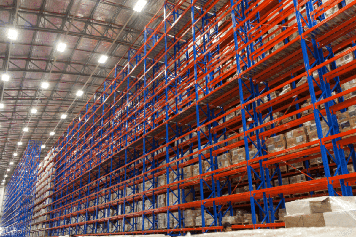 uk-industrial-pallet-racking-installers A warehouse pallet racking system by UK suppliers and installers Teepee Materials Handling